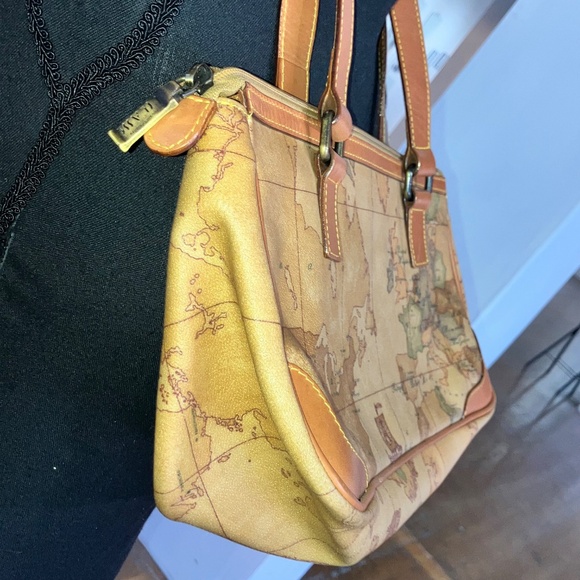 Alviero Martini hand bag - Picture 4 of 9